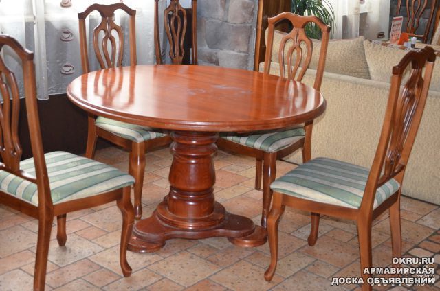 Кухонные столы стулья бу. Стол и стулья для кухни даром. Столы и стулья цвет красное дерево. Стол без стульев в восточных. Стол стулья для кухни Дагестанские.