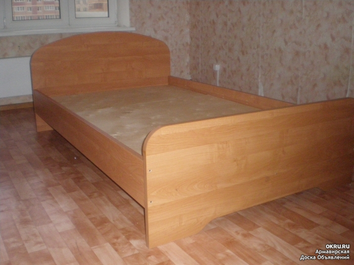 Куплю односпальную кровать б у. Кровать полуторка. Кровать полтора. Полутороспальная кровать из ДСП. Кровать полуторка деревянная.