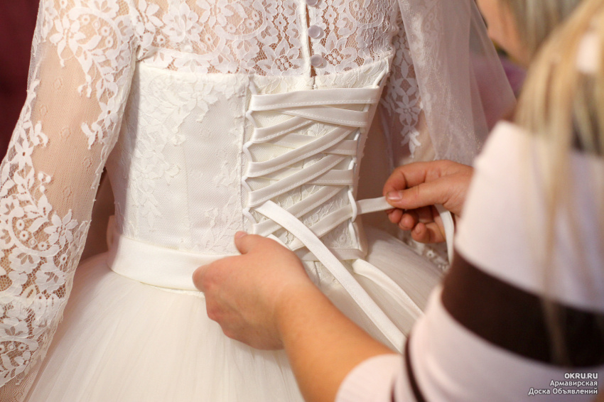 Вставить свадебное платье