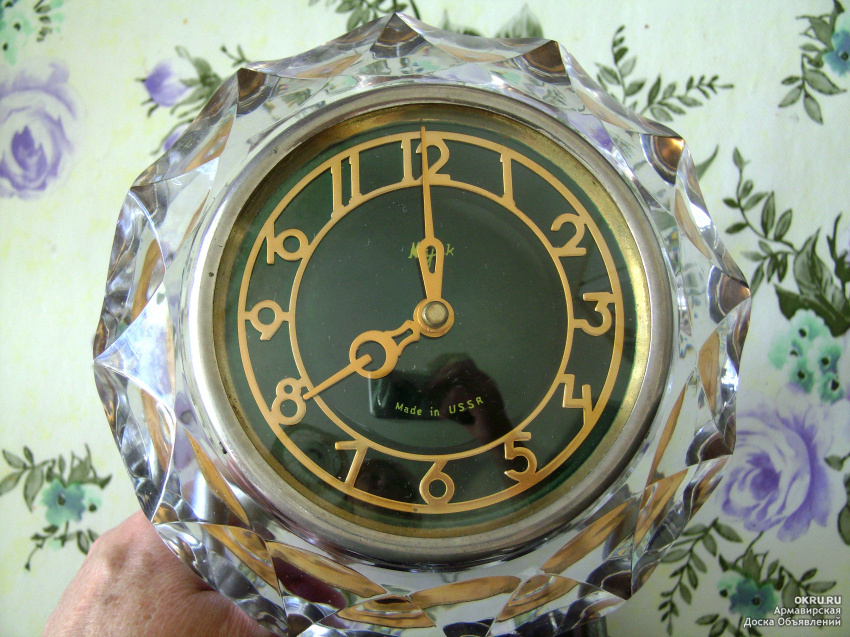 Часы маяк в хрустальном корпусе
