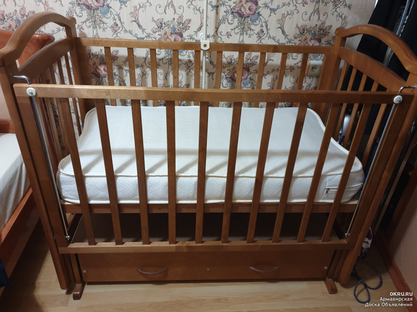 Детская кроватка деревянная